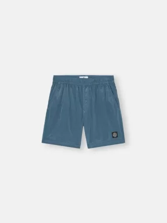 Badshorts i normal passform med fickor och meshfoder