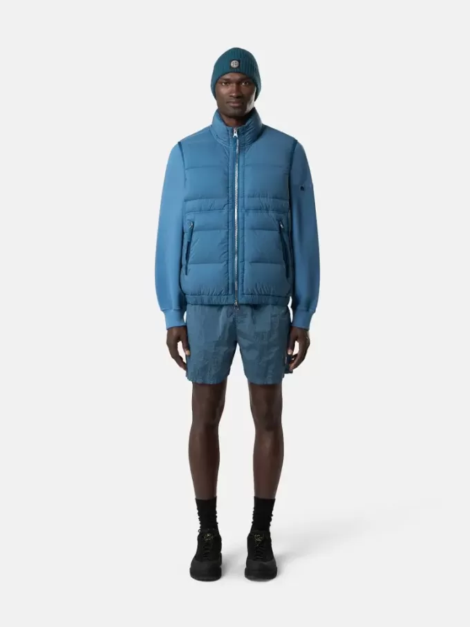Badshorts i normal passform med fickor och meshfoder Badshorts i normal passform med fickor och meshfoder