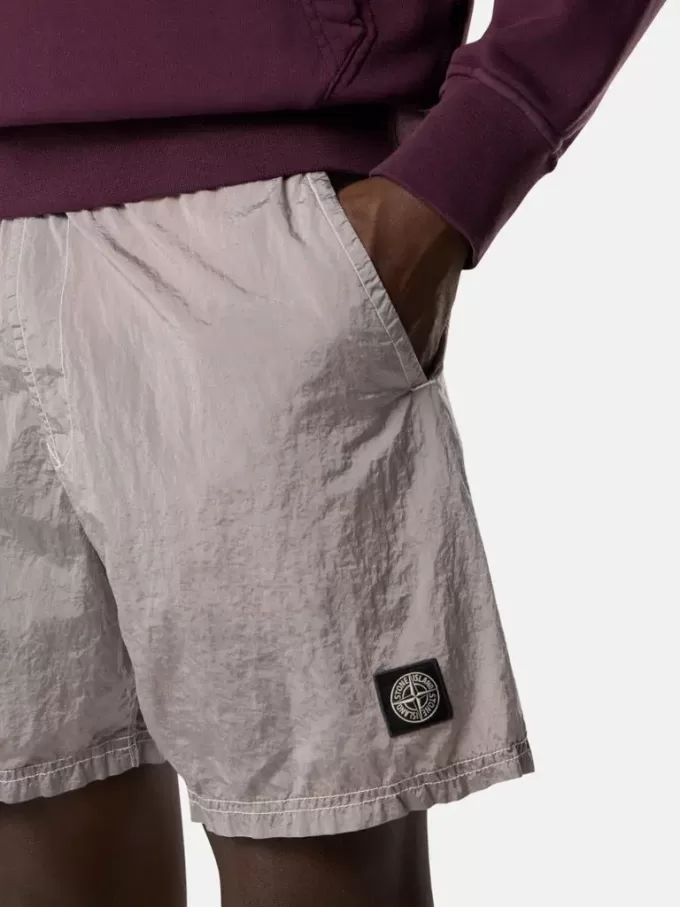 Badshorts i normal passform med fickor och meshfoder Badshorts i normal passform med fickor och meshfoder