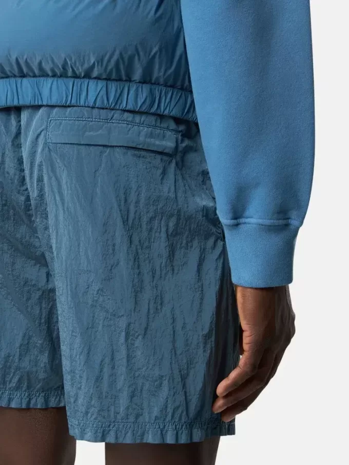 Badshorts i normal passform med fickor och meshfoder Badshorts i normal passform med fickor och meshfoder