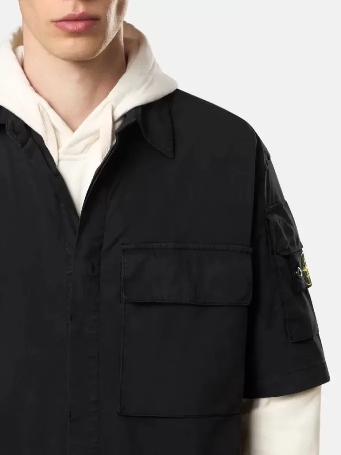 Bekväm kortärmad skjorta med bröst- och ärmlappar