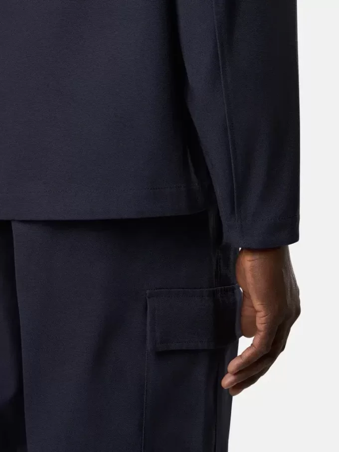 Bekväm overshirt med bröstficka med kil
