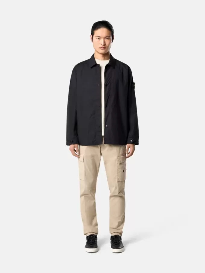 Bekväm overshirt med handfickor och tryckknappar Bekväm overshirt med handfickor och tryckknappar
