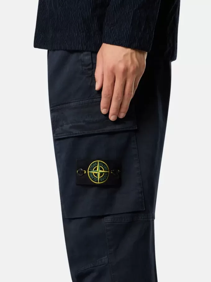 Cargobyxor med normal passform och elastisk midja Cargobyxor med normal passform och elastisk midja