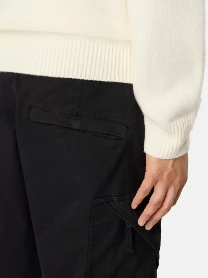 Cargobyxor med normal passform och sneda fickor med dragkedja