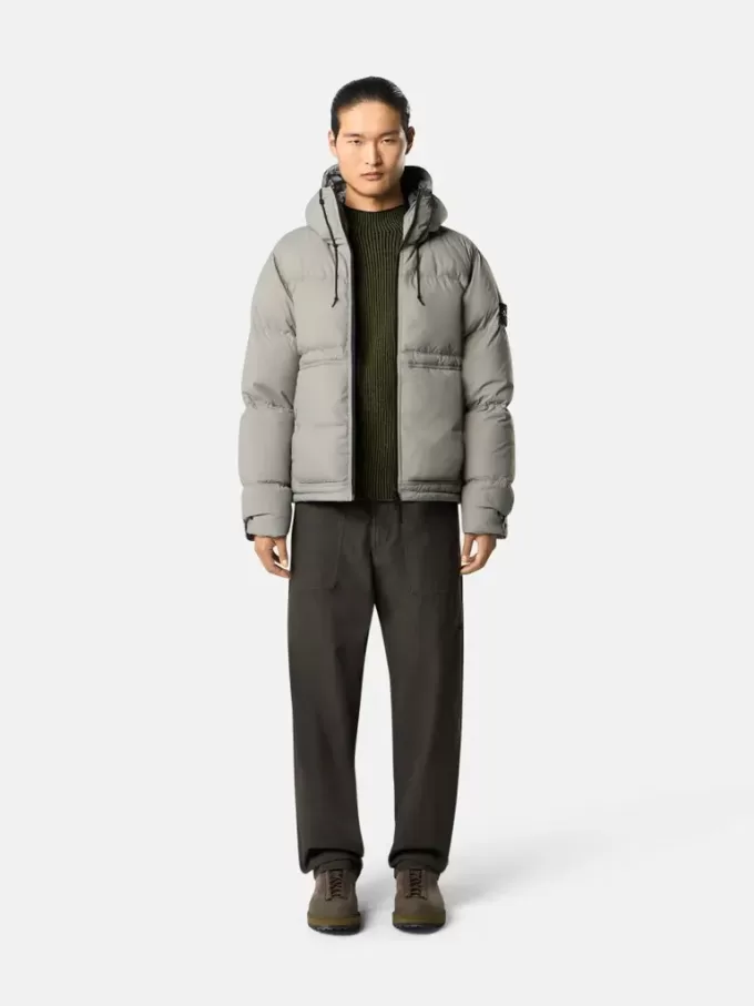Dunparkas med vattenavvisande egenskaper och tryckknappsfickor Dunparkas med vattenavvisande egenskaper och tryckknappsfickor