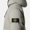 Dunparkas med vattenavvisande egenskaper och tryckknappsfickor Dunparkas med vattenavvisande egenskaper och tryckknappsfickor