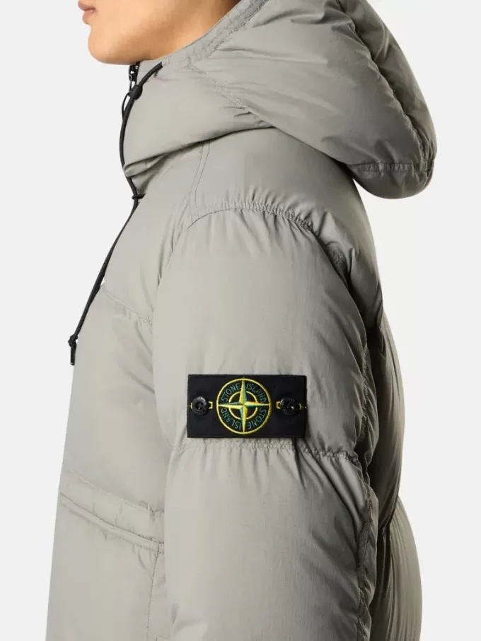 Dunparkas med vattenavvisande egenskaper och tryckknappsfickor Dunparkas med vattenavvisande egenskaper och tryckknappsfickor