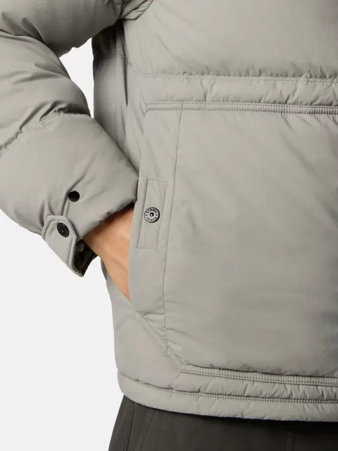 Dunparkas med vattenavvisande egenskaper och tryckknappsfickor Dunparkas med vattenavvisande egenskaper och tryckknappsfickor