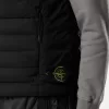 Dunväst med sömlösa fjädertunnlar och droppskydd Dunväst med sömlösa fjädertunnlar och droppskydd