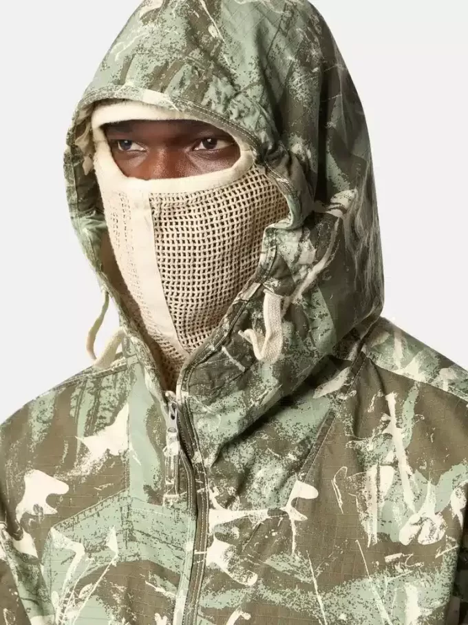 Huvtröja med kamouflageprint och anti-drop
