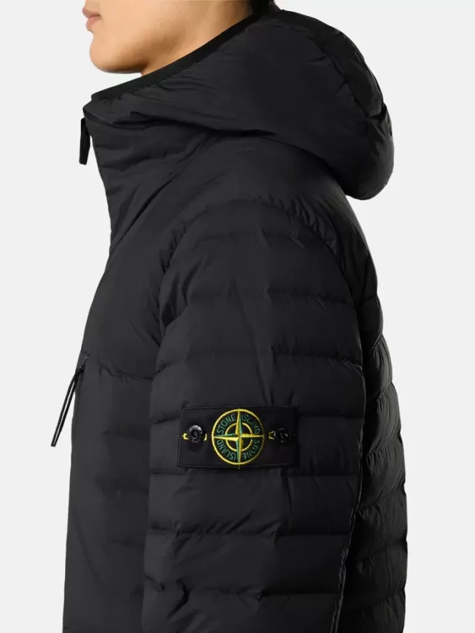 Huvtröja med sömlösa fjädertunnlar och droppskydd