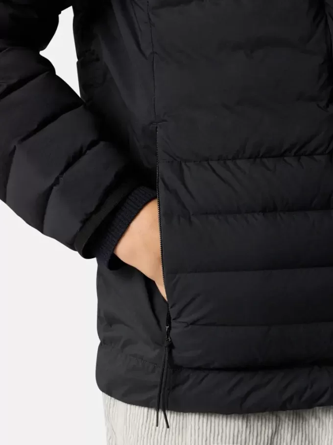 Huvtröja med sömlösa fjädertunnlar och droppskydd