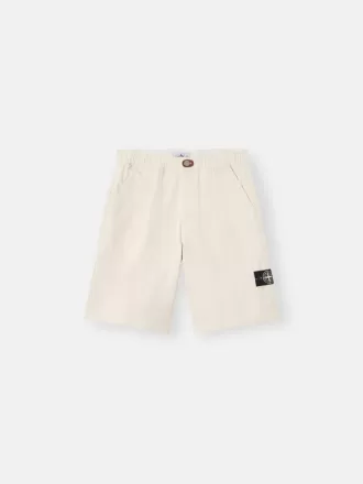 Lösa bermuda-shorts med vid ben och elastisk midja