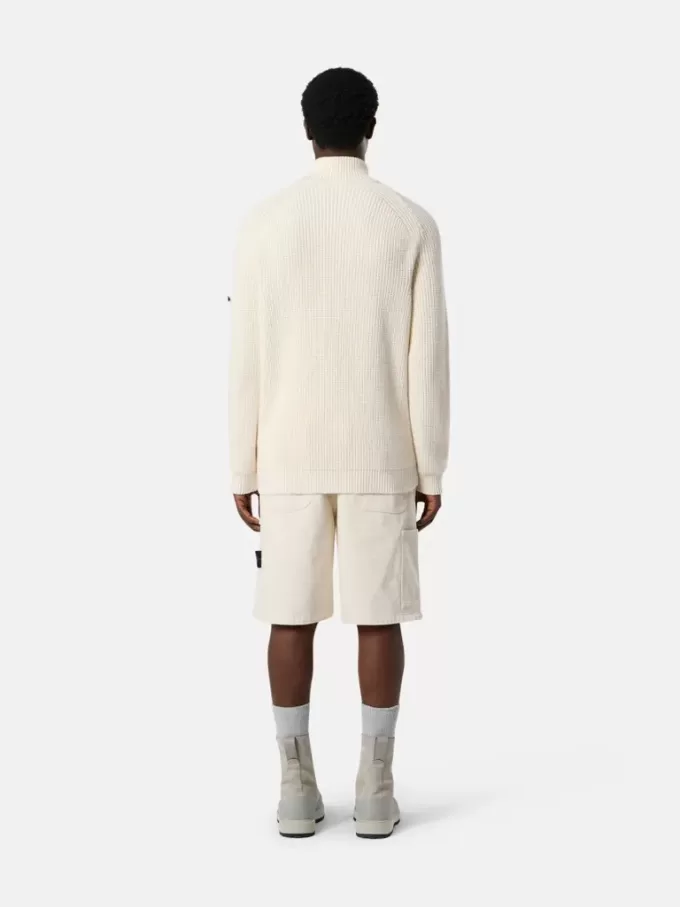 Lösa bermuda-shorts med vid ben och elastisk midja Lösa bermuda-shorts med vid ben och elastisk midja