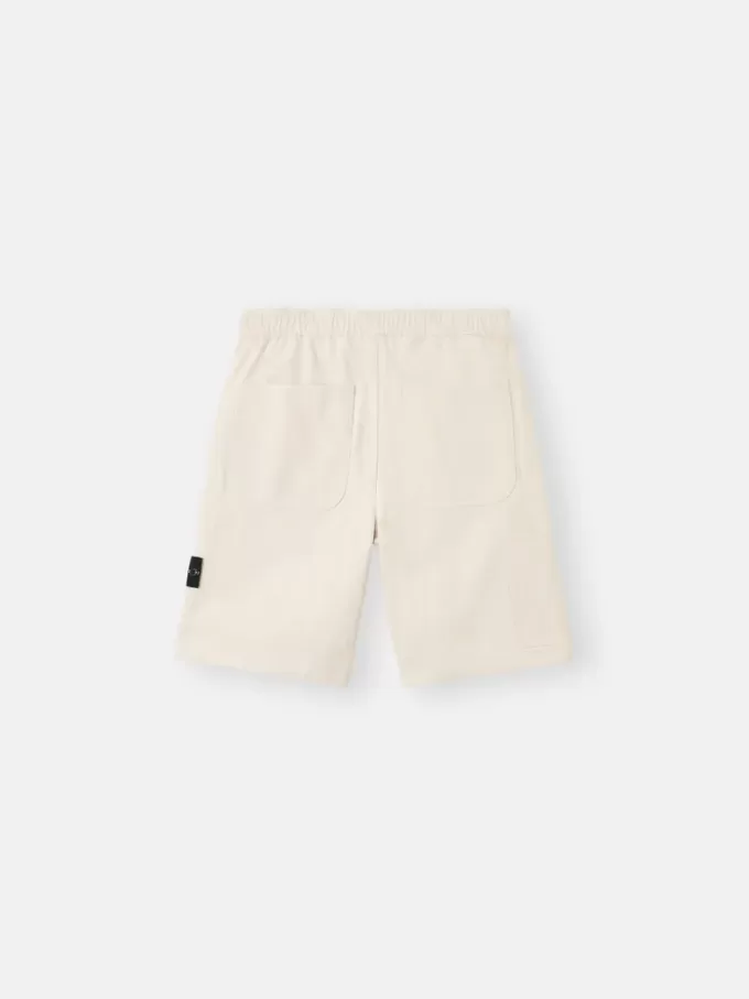 Lösa bermuda-shorts med vid ben och elastisk midja Lösa bermuda-shorts med vid ben och elastisk midja