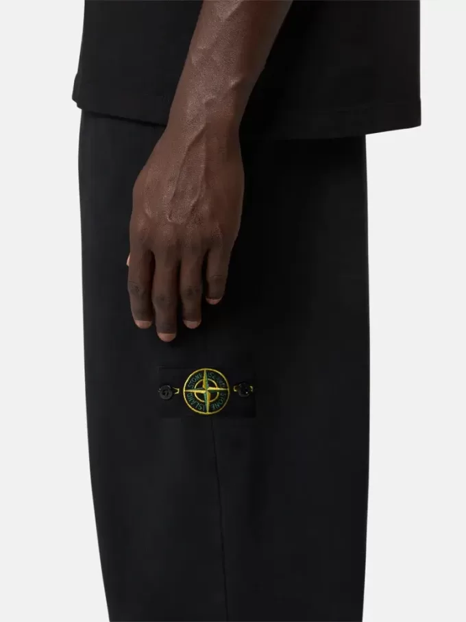 Löst sittande sweatpants med fickor och elastiska muddar