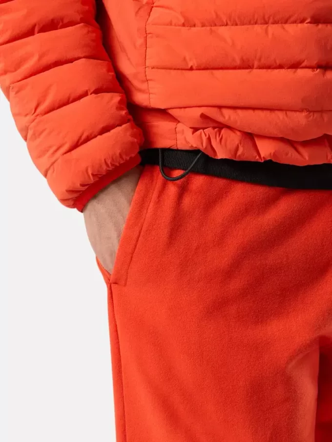 Löst sittande sweatpants med fickor och elastiska muddar