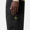 Löst sittande sweatpants med tryckknappar och fickor med dragkedja