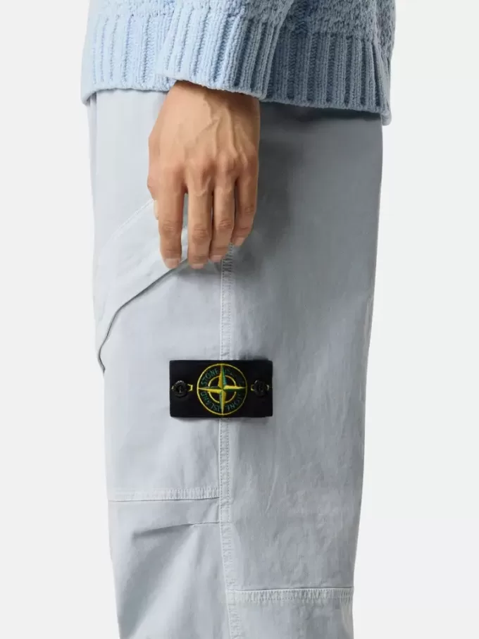Löst sittande sweatpants med tryckknappar och fickor med dragkedja