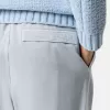 Löst sittande sweatpants med tryckknappar och fickor med dragkedja