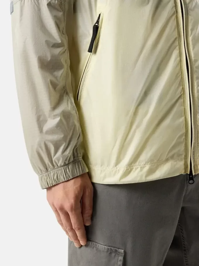 Lätt jacka med huva, droppskydd och reflekterande detaljer