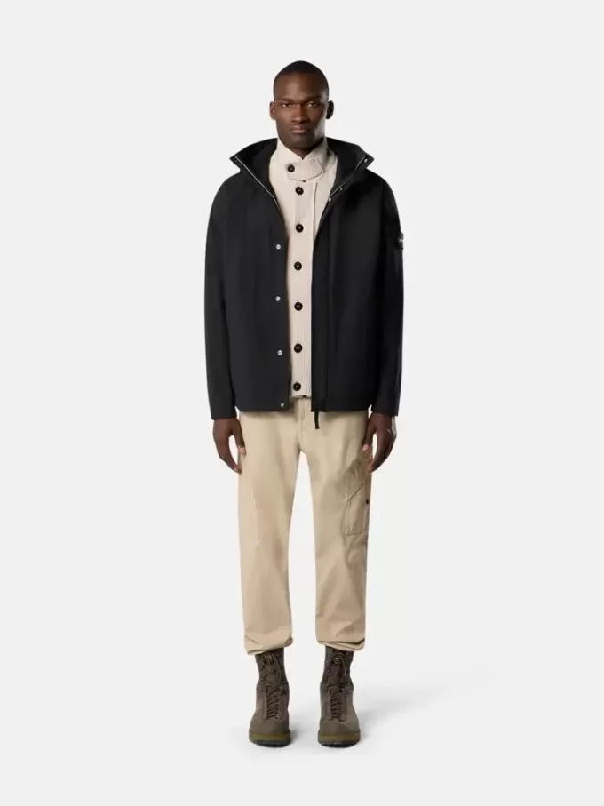 Lätt parkas med huva och väderbeständigt membran Lätt parkas med huva och väderbeständigt membran