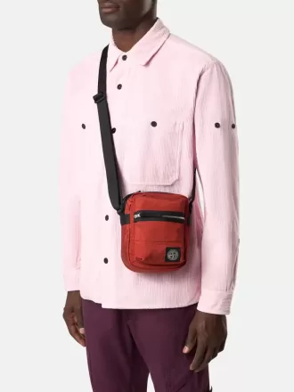 Pouch-väska med framficka och ripstop-foder