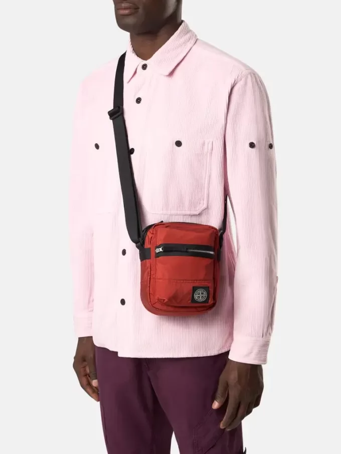 Pouch-väska med framficka och ripstop-foder