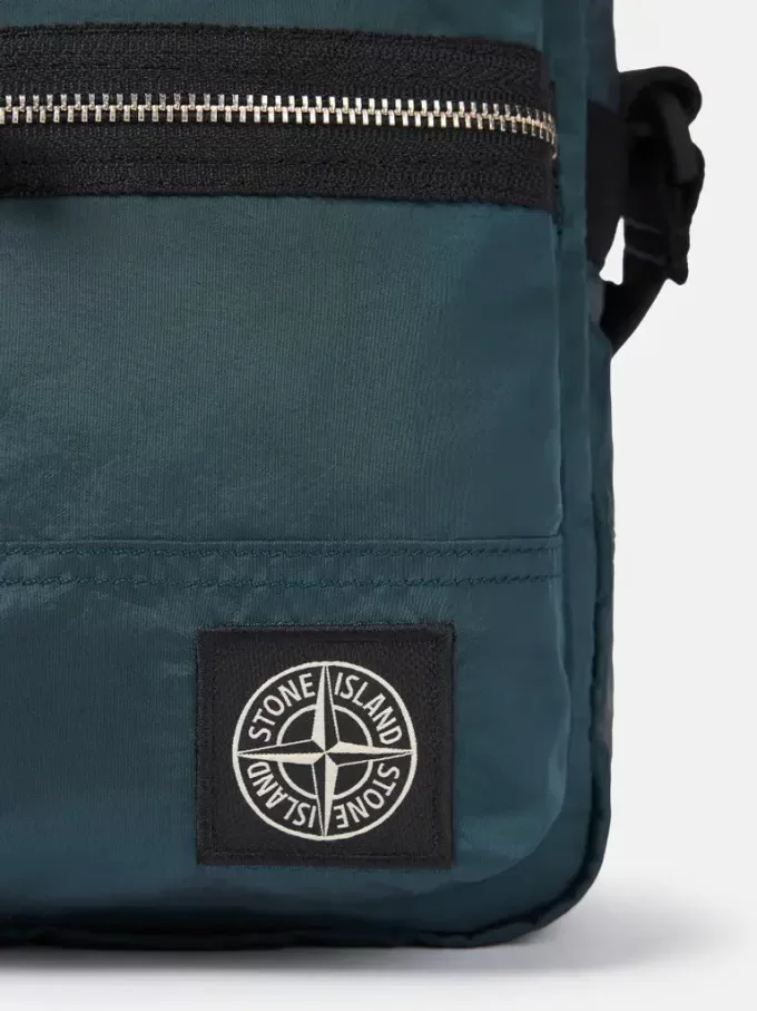 Pouch-väska med framficka och ripstop-foder