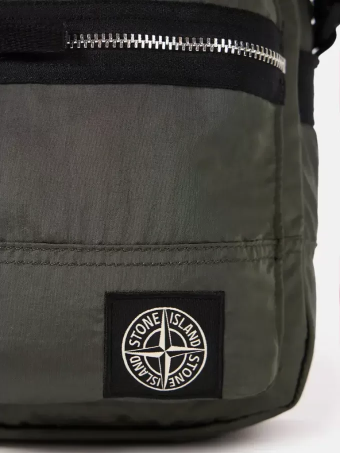 Pouch-väska med framficka och ripstop-foder
