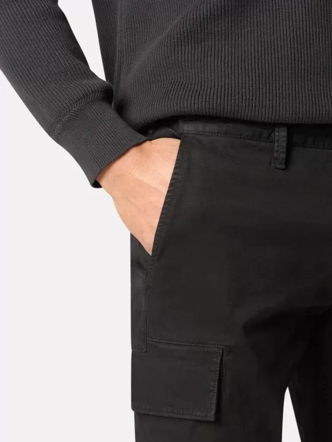 Skinny-fit cargobyxor med tryckknappsfickor Skinny-fit cargobyxor med tryckknappsfickor