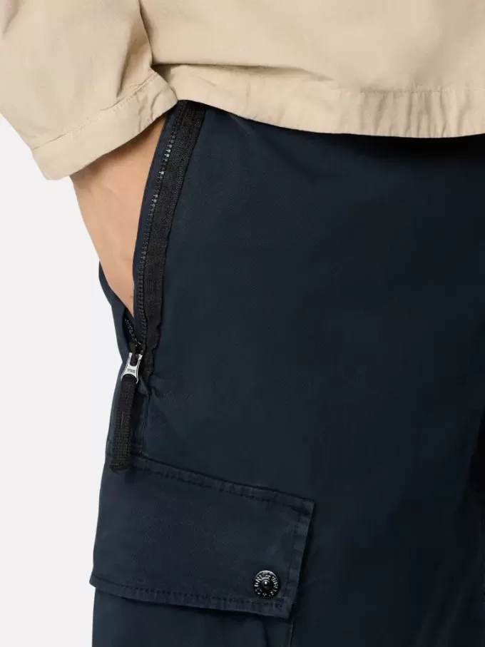 Slim fit-bermudashorts med fickor med dragkedja Slim fit-bermudashorts med fickor med dragkedja