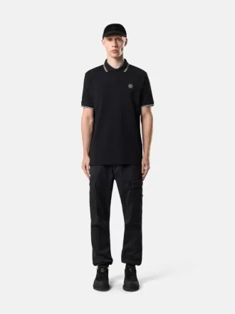 Slim fit kortärmad polotröja med randiga detaljer