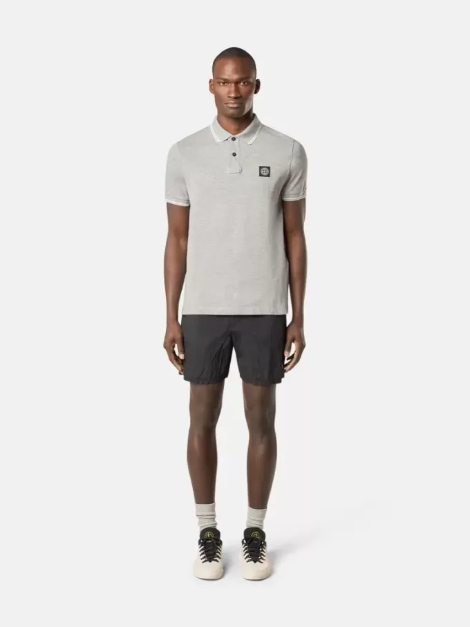 Slim fit kortärmad polotröja med randiga detaljer