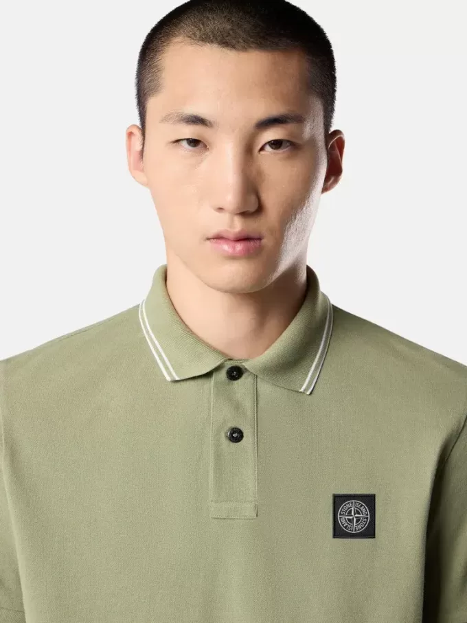 Slim fit kortärmad polotröja med randiga detaljer