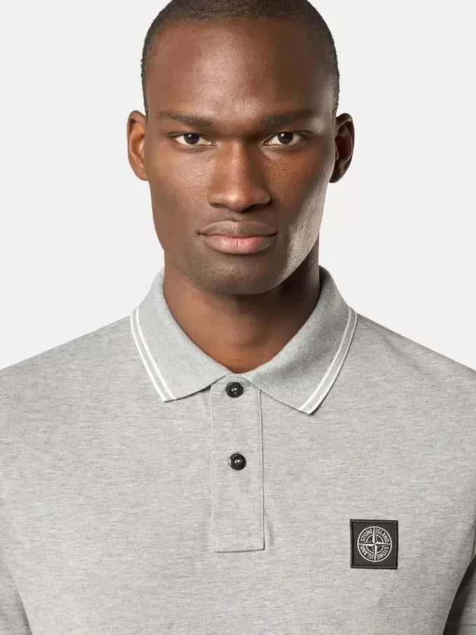 Slim fit kortärmad polotröja med randiga detaljer