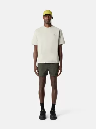 Smal passformade badshorts med fickor och meshfoder
