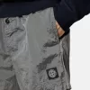 Smal passformade badshorts med fickor och meshfoder Smal passformade badshorts med fickor och meshfoder
