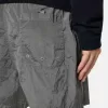 Smal passformade badshorts med fickor och meshfoder Smal passformade badshorts med fickor och meshfoder