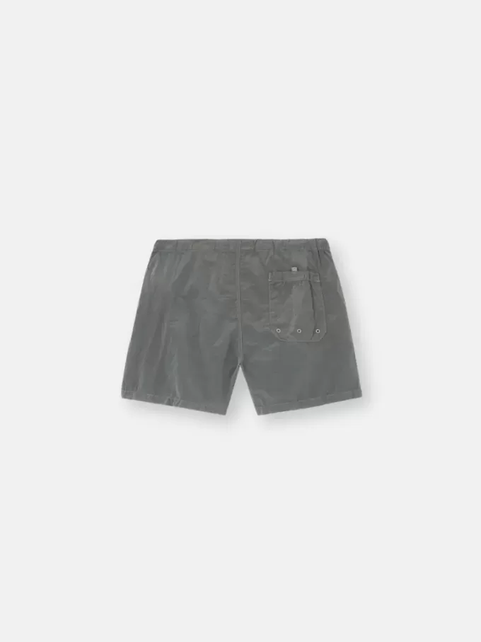 Smal passformade badshorts med fickor och meshfoder Smal passformade badshorts med fickor och meshfoder