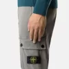 Smalpassade cargobyxor med fickor med dragkedja