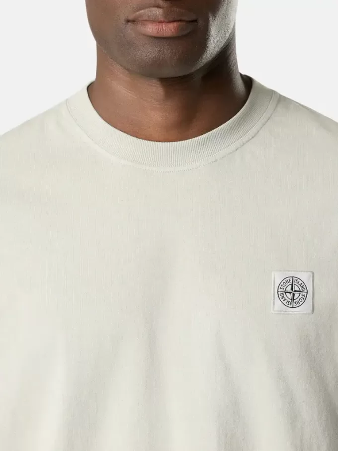 T-shirt med korta ärmar och normal passform med Compass-patch