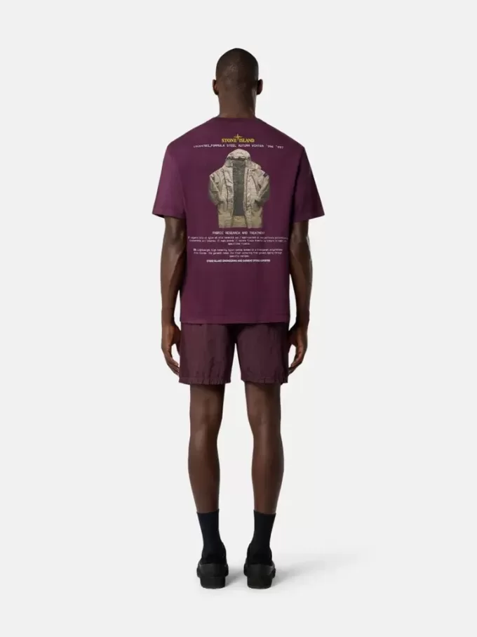 T-shirt med korta ärmar och normal passform med säsongens ”Archivio”-tryck T-shirt med korta ärmar och normal passform med säsongens ”Archivio”-tryck