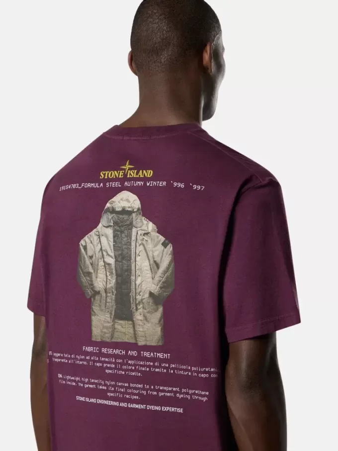 T-shirt med korta ärmar och normal passform med säsongens ”Archivio”-tryck T-shirt med korta ärmar och normal passform med säsongens ”Archivio”-tryck