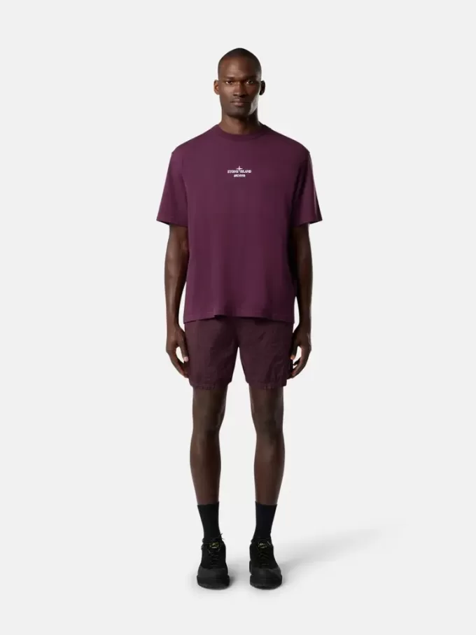 T-shirt med korta ärmar och normal passform med säsongens ”Archivio”-tryck T-shirt med korta ärmar och normal passform med säsongens ”Archivio”-tryck