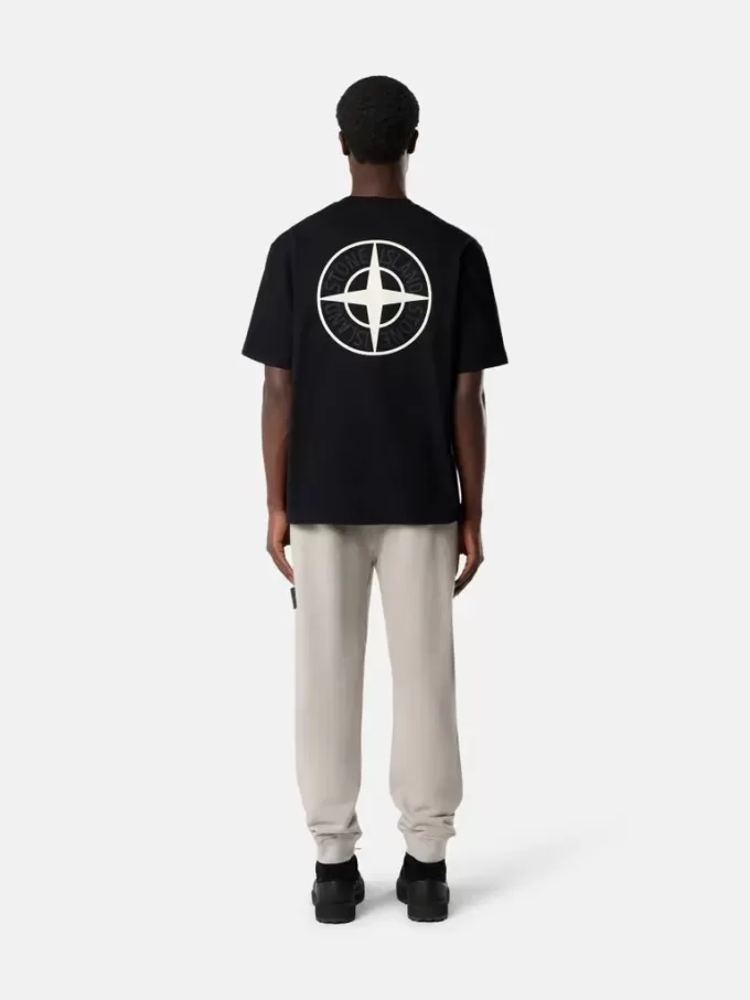 T-shirt med korta ärmar och normal passform med tryck ”02 Industrial Logos”.