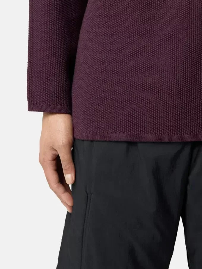 Tröja med hög krage och detaljer i omvänd söm