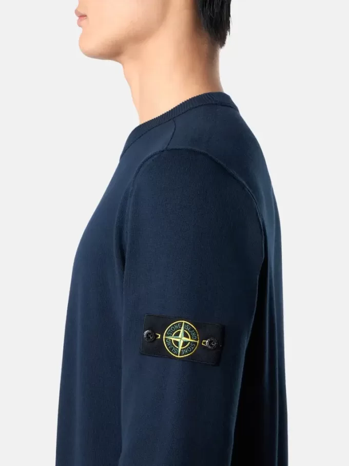 Tröja med rund hals och små rullade detaljer