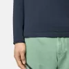 Tröja med rund hals och små rullade detaljer